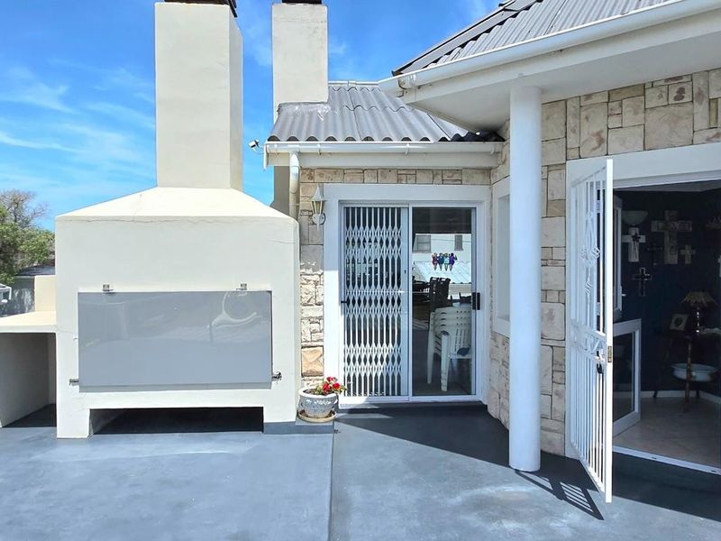 A Home With Space for Everyone — and a Lifestyle to Love in Franskraal - Photo 8