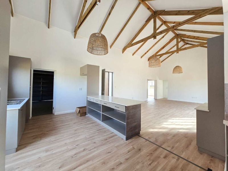 Modern 3 bedroom townhouse for sale in Stilbaai-Wes. - Photo 7