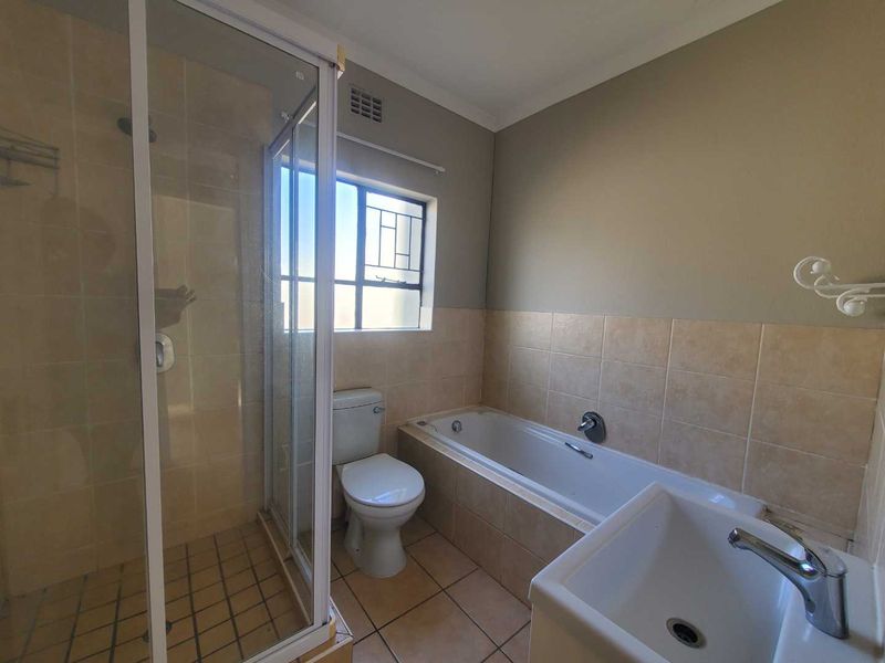 Stunning 2-bedroom duplex townhouse in Sugar Bush Estate, Noordheuwel - Photo 4