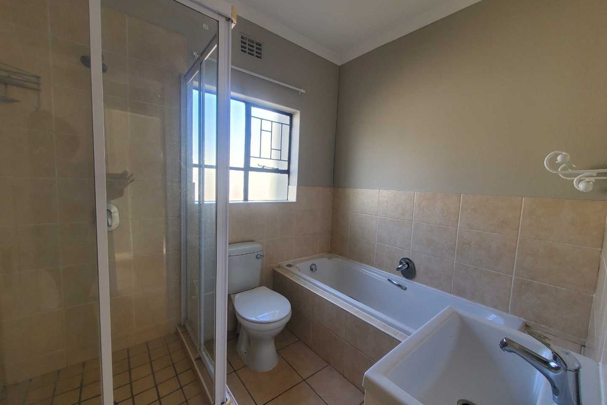 Stunning 2-bedroom duplex townhouse in Sugar Bush Estate, Noordheuwel - Photo 4