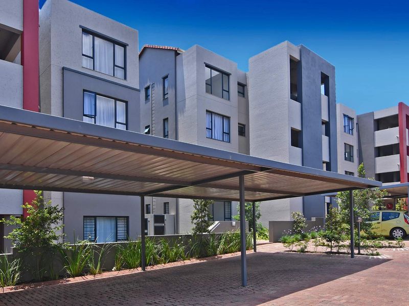 Two Bedroom Apartment in Secure Estate - Photo 2