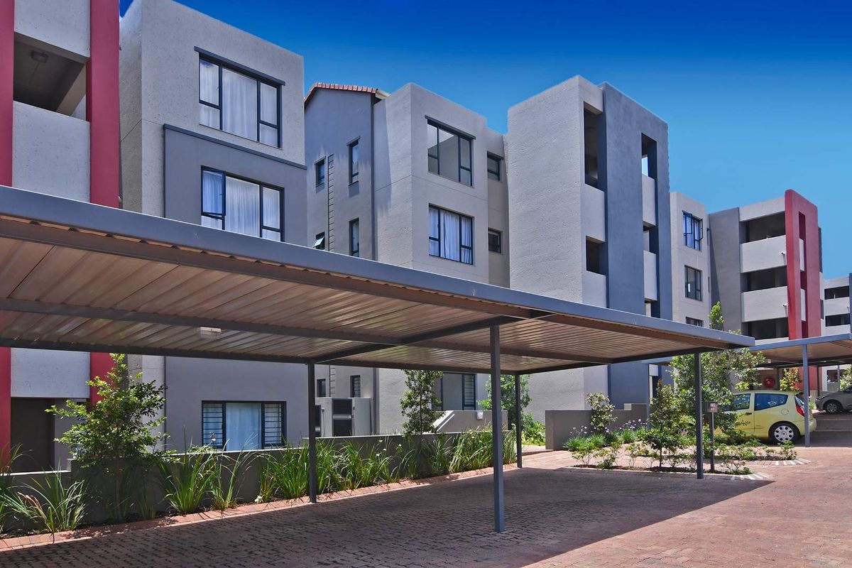 Two Bedroom Apartment in Secure Estate - Photo 2