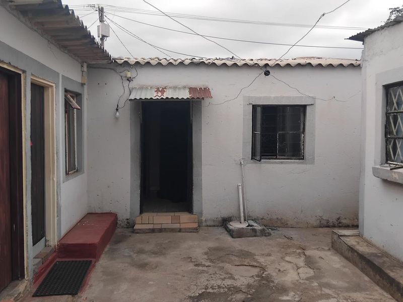 2 Bedroom House For Sale in Saulsville - Photo 3