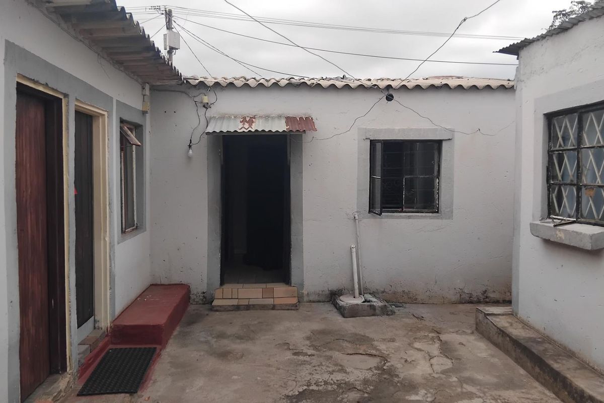 2 Bedroom House For Sale in Saulsville - Photo 3