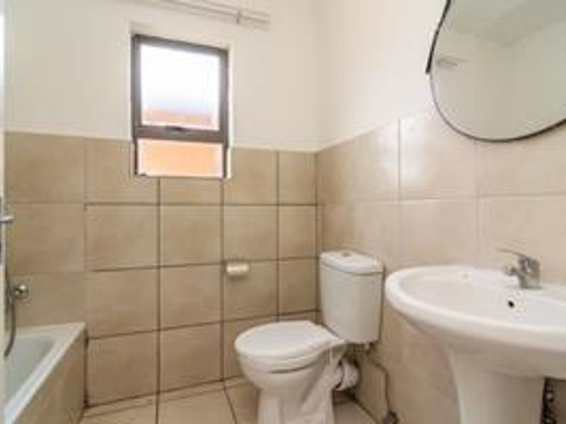 Unwind in your modern haven - Photo 6