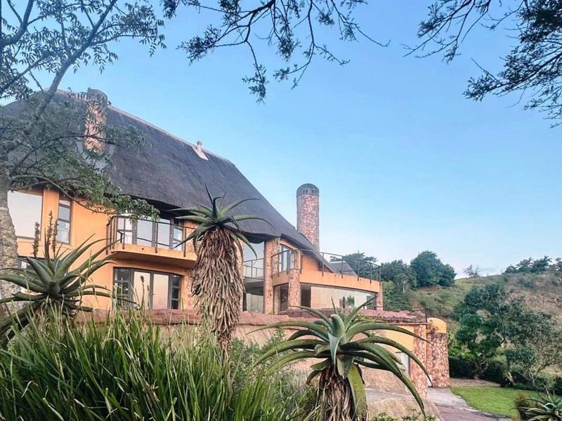Magnificent 5-Bedroom Thatched Villa in Phezulu Safari Estate - Photo 2