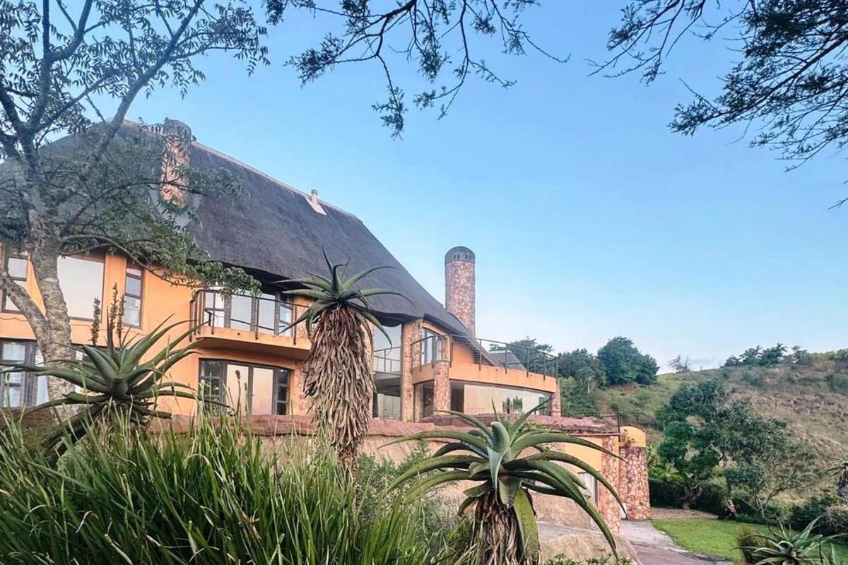 Magnificent 5-Bedroom Thatched Villa in Phezulu Safari Estate - Photo 2