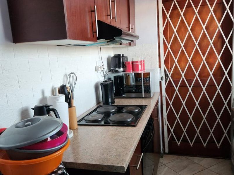 Charming Family Home with Income Potential in iLitha Park, Khayelitsha - Photo 7