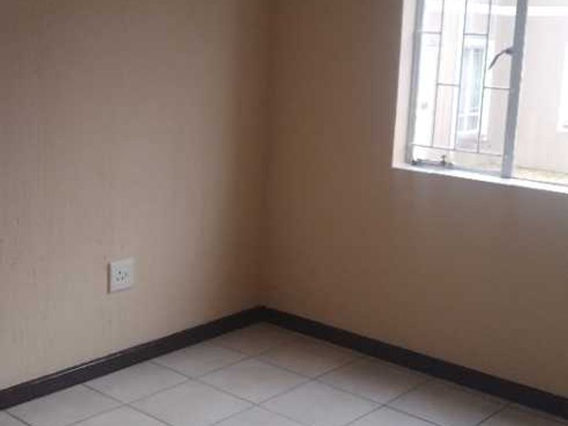 2 bed,1 bath ground floor unit for sale - Photo 8