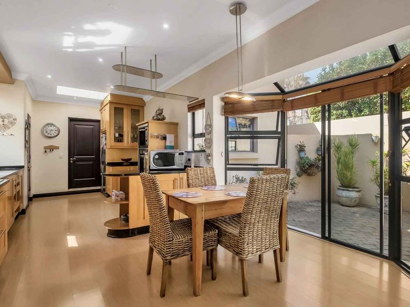 ENTERTAINERS 4 BEDROOM HOME IN DAINFERN RIDGE - Photo 10