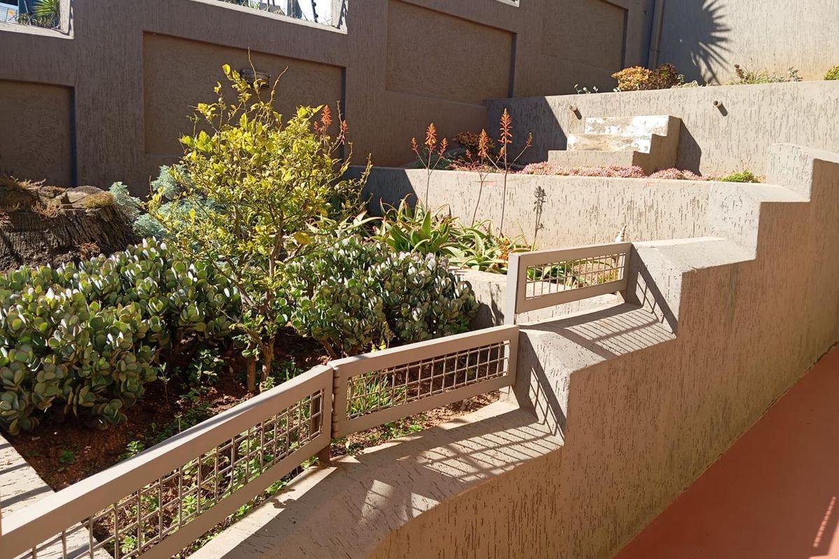 Four bedroom House in Bassonia - Photo 5
