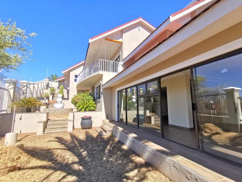 Two-storey House with north-west views   views - Photo 3