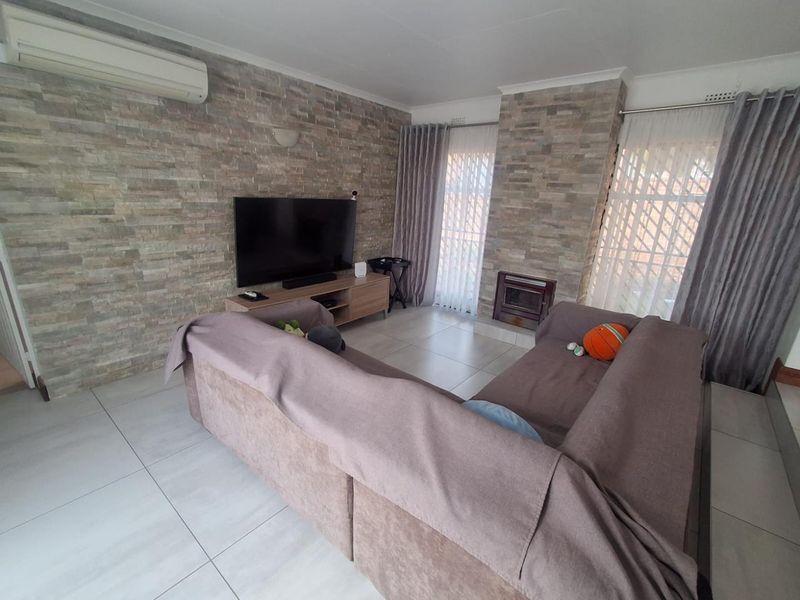 YOUR FOREVER HOME IN THE HEART OF GLENVISTA - Photo 8