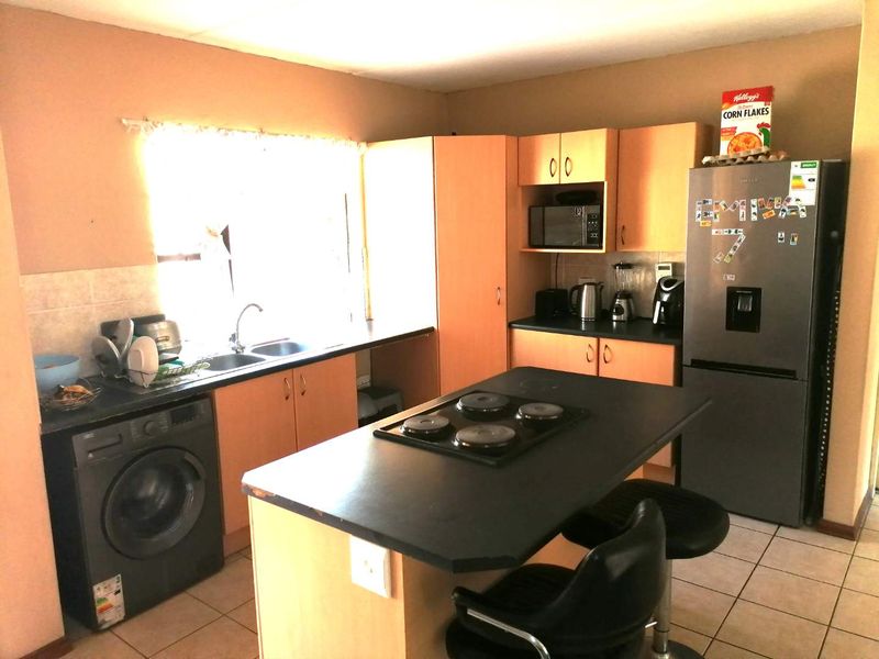 Two Bedroom Apartment For Sale - Photo 8