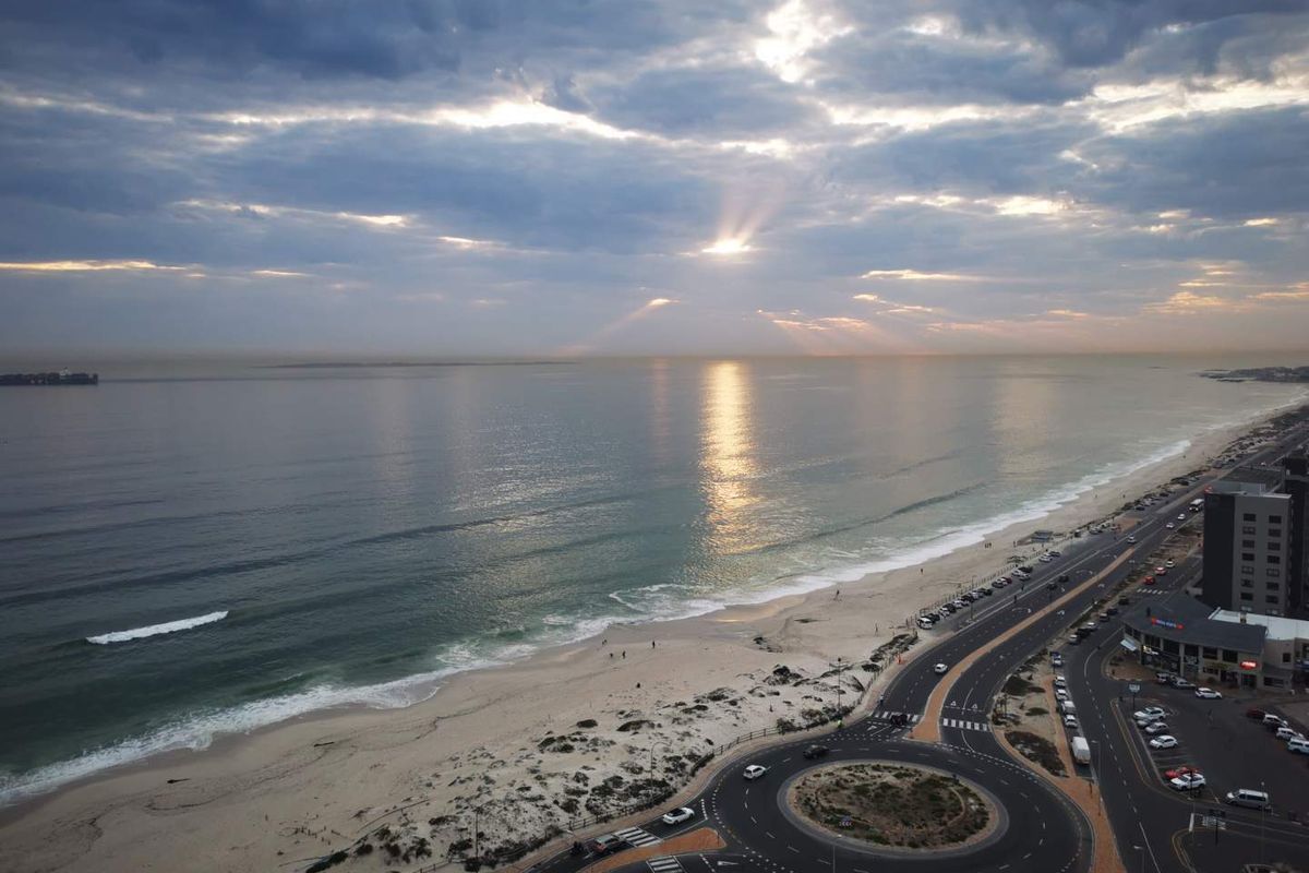 FURNISHED TWO BEDROOM Apartment with 2 parkings - Photo 2