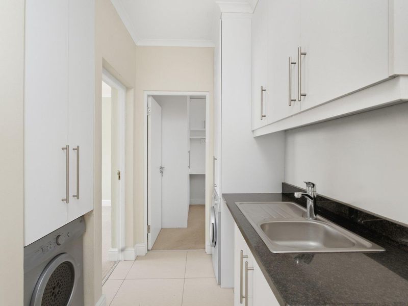 Light-Filled Flat in Sought-After Rondebosch Village - Photo 7