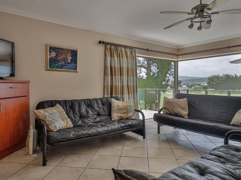 Make the most of the holiday season - Hartenbos beach property - Photo 3