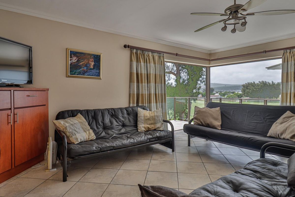 Make the most of the holiday season - Hartenbos beach property - Photo 3