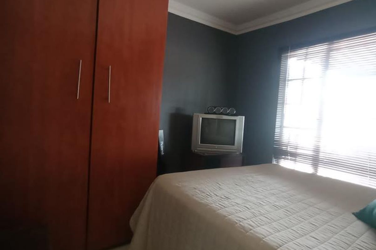 3 Bedroom House for Sale in Nkwe Estate - Photo 2