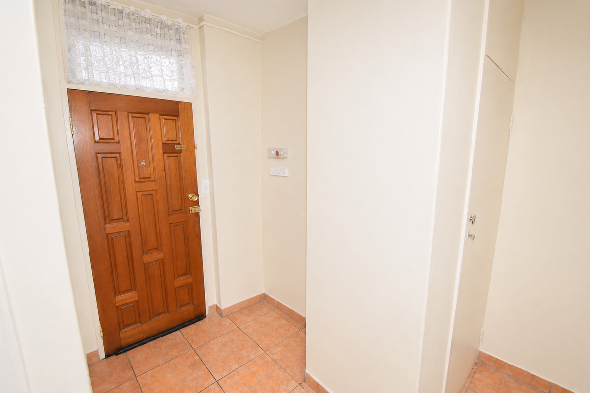 SECURE GROUND FLOOR UNIT - Photo 3