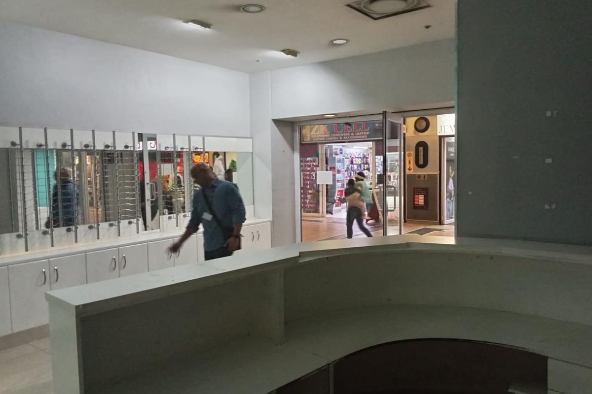 Prime Retail space to let - Photo 4