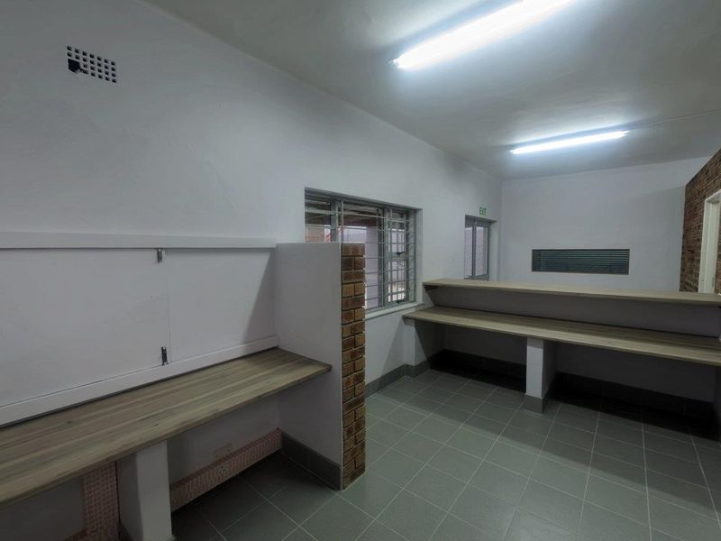 184sqm light industrial unit To Let Brackenfell - Photo 4