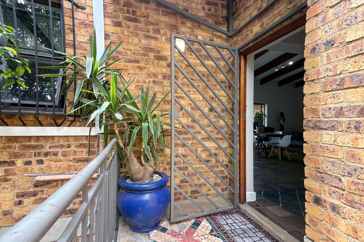 Pretoria's Best-Kept Secret | 3 Bed 2 Bath Home with Unbeatable Views for sale - Photo 4