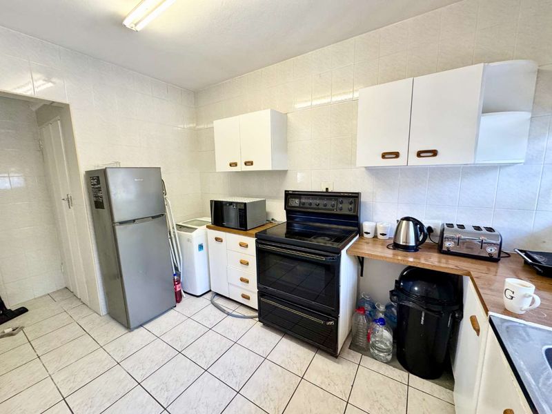 Hendra Estates - Pet Friendly Townhouse with Seaview's For Rent In Prime Umhlanga! - Photo 6
