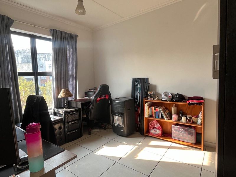 Modern 2 Bedroom, 2 Bathroom Apartment in Olivedale - Photo 7