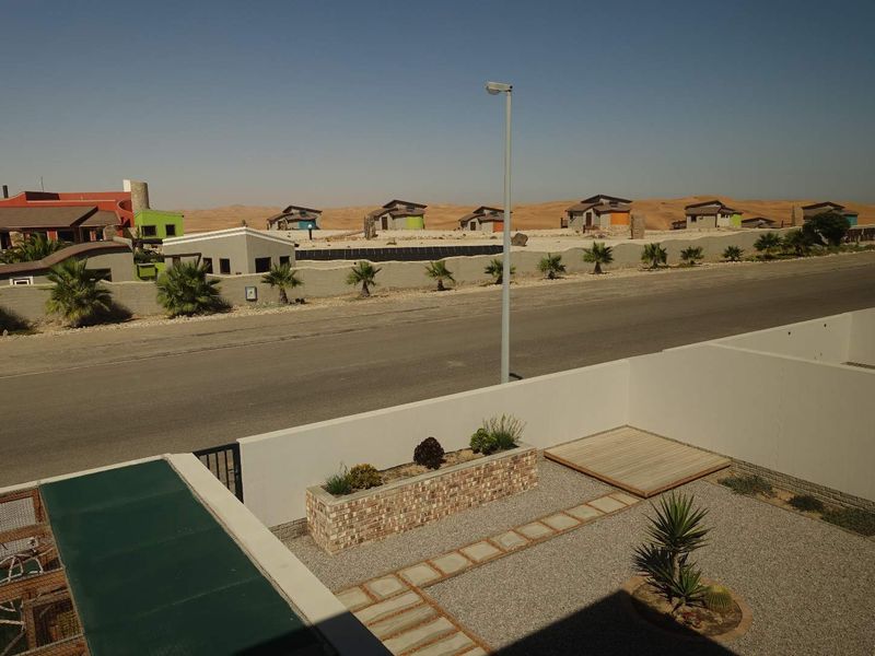 Exquisite Townhouse with Stunning Desert Views - Photo 4