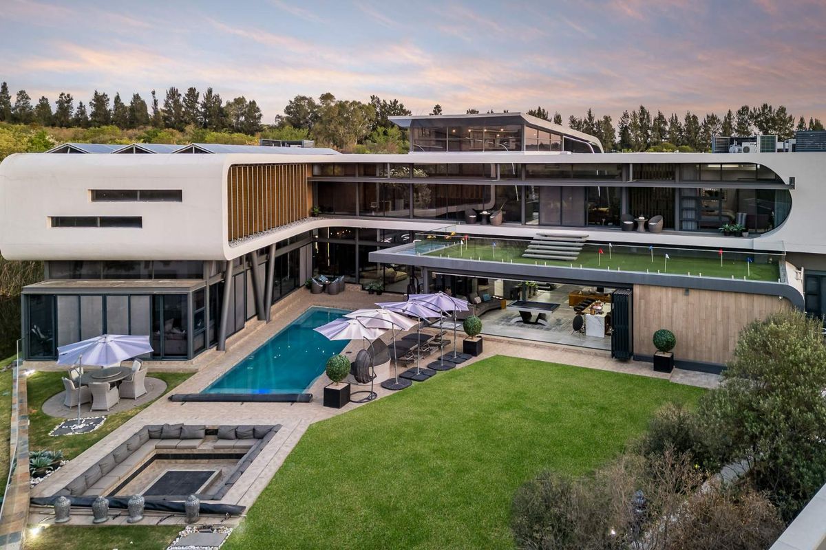 Exquisite Lakefront Luxury - Photo 2