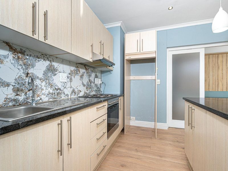 Spacious 360m2 Home in Prime Claremont – Ideal Family Living with Secure, Modern Comfort - Photo 2