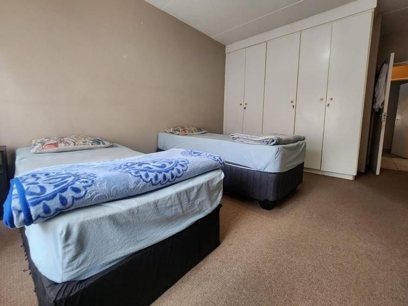 Enjoy effortless downstairs living in this secure, modern sanctuary - Photo 8