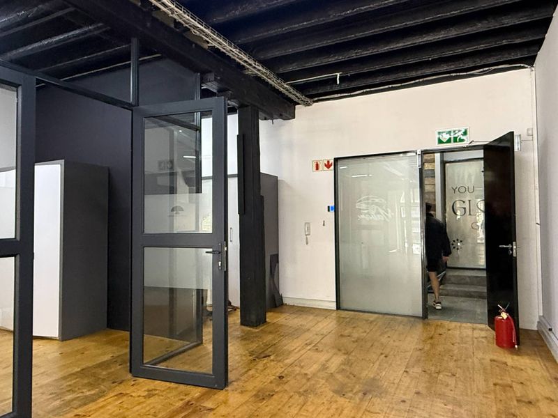 125m2 retail unit to let in Urban Hub - Photo 4