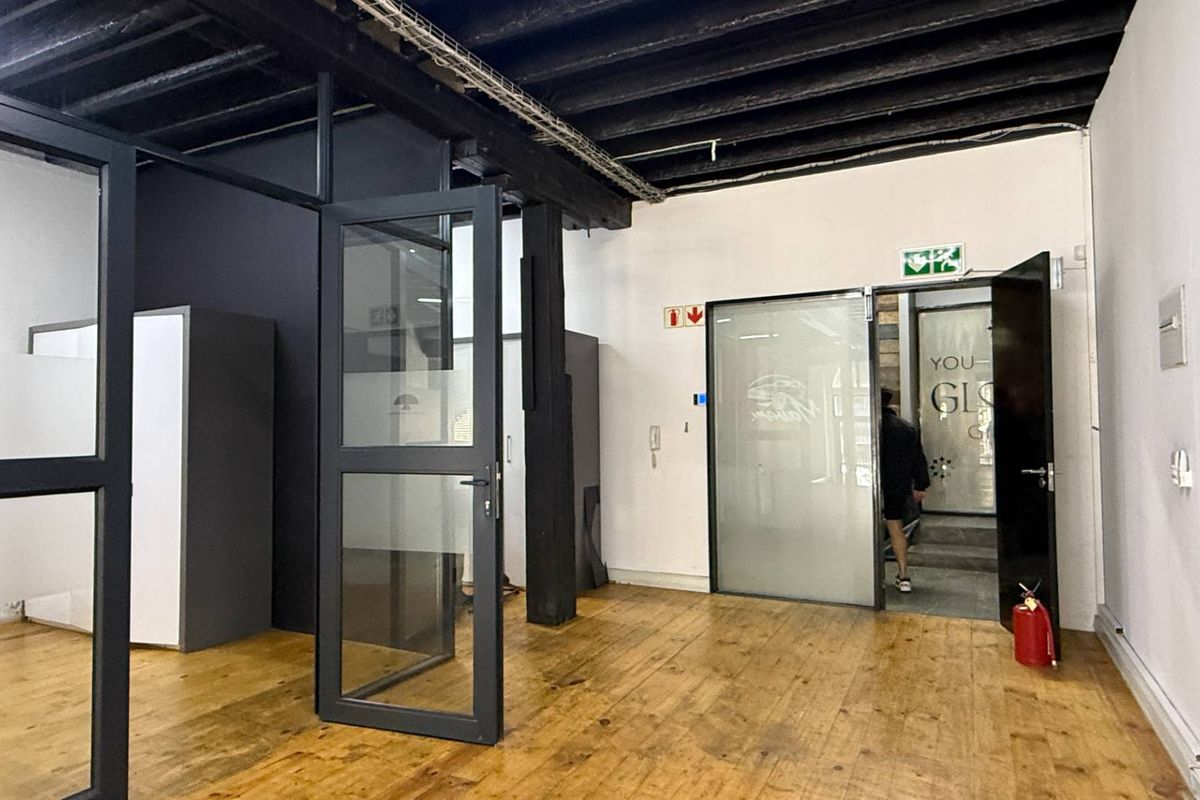125m2 retail unit to let in Urban Hub - Photo 4