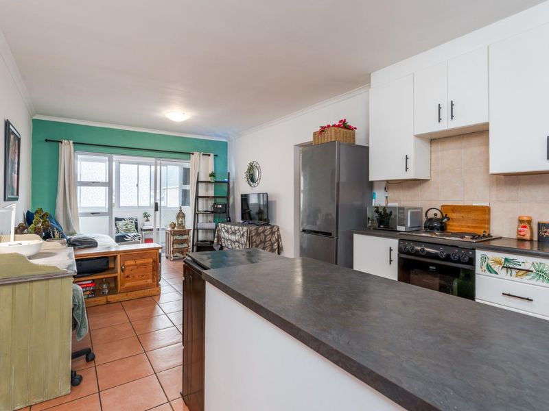 2 Bedroom Apartment Secure Parking - Photo 4