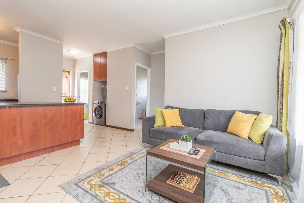 Move-In Ready: 2-Bed apartment with Private Balcony to rent in Honeypark - Photo 4