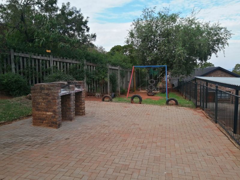 Charming 2-Bedroom Home - Photo 5