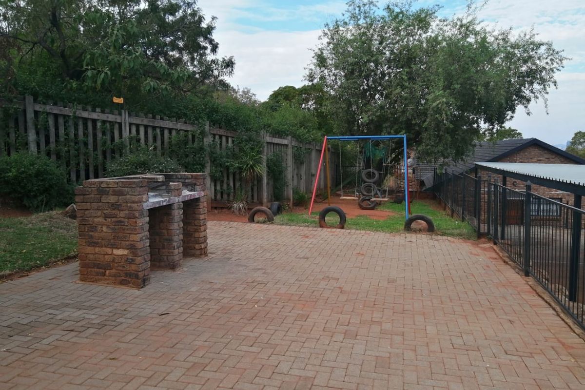 Charming 2-Bedroom Home - Photo 5