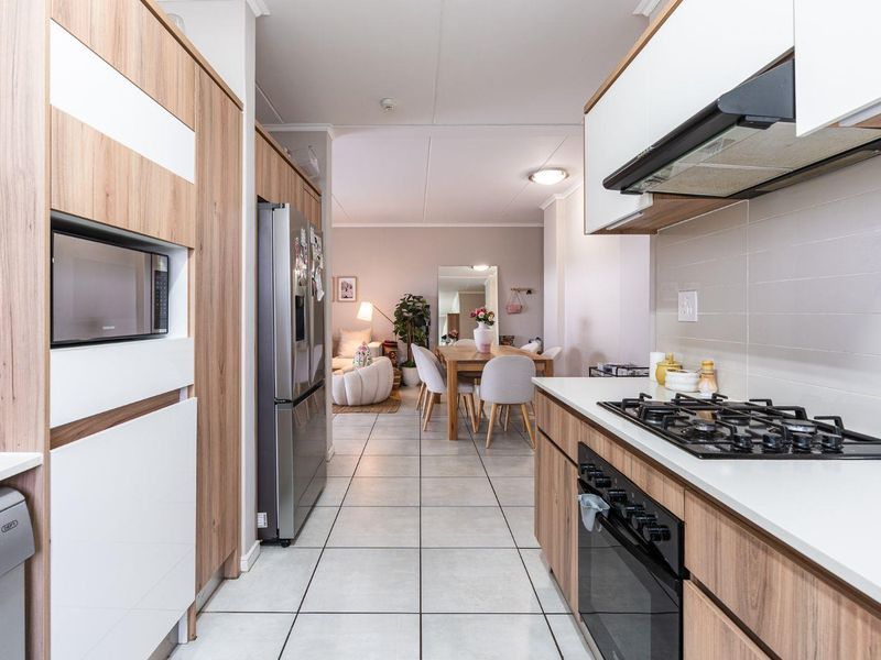 Three Bedroom Groundfloor Corner Apartment - Photo 9