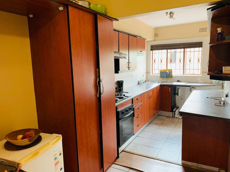 For Sale 2-Bedroom Duplex in Fontainebleau Randburg - Photo 2