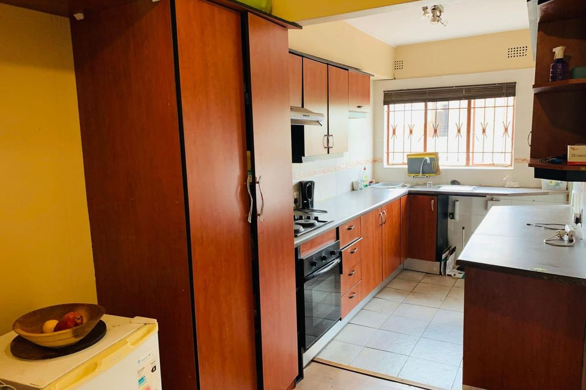 For Sale 2-Bedroom Duplex in Fontainebleau Randburg - Photo 2