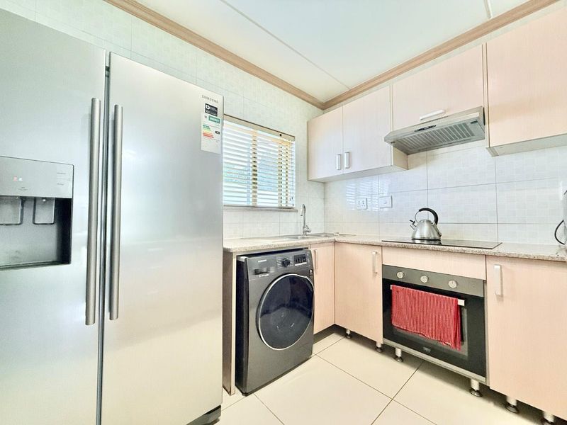 Charming Ground Floor Apartment in Secured Estate – Ideal for Young Professionals. - Photo 2