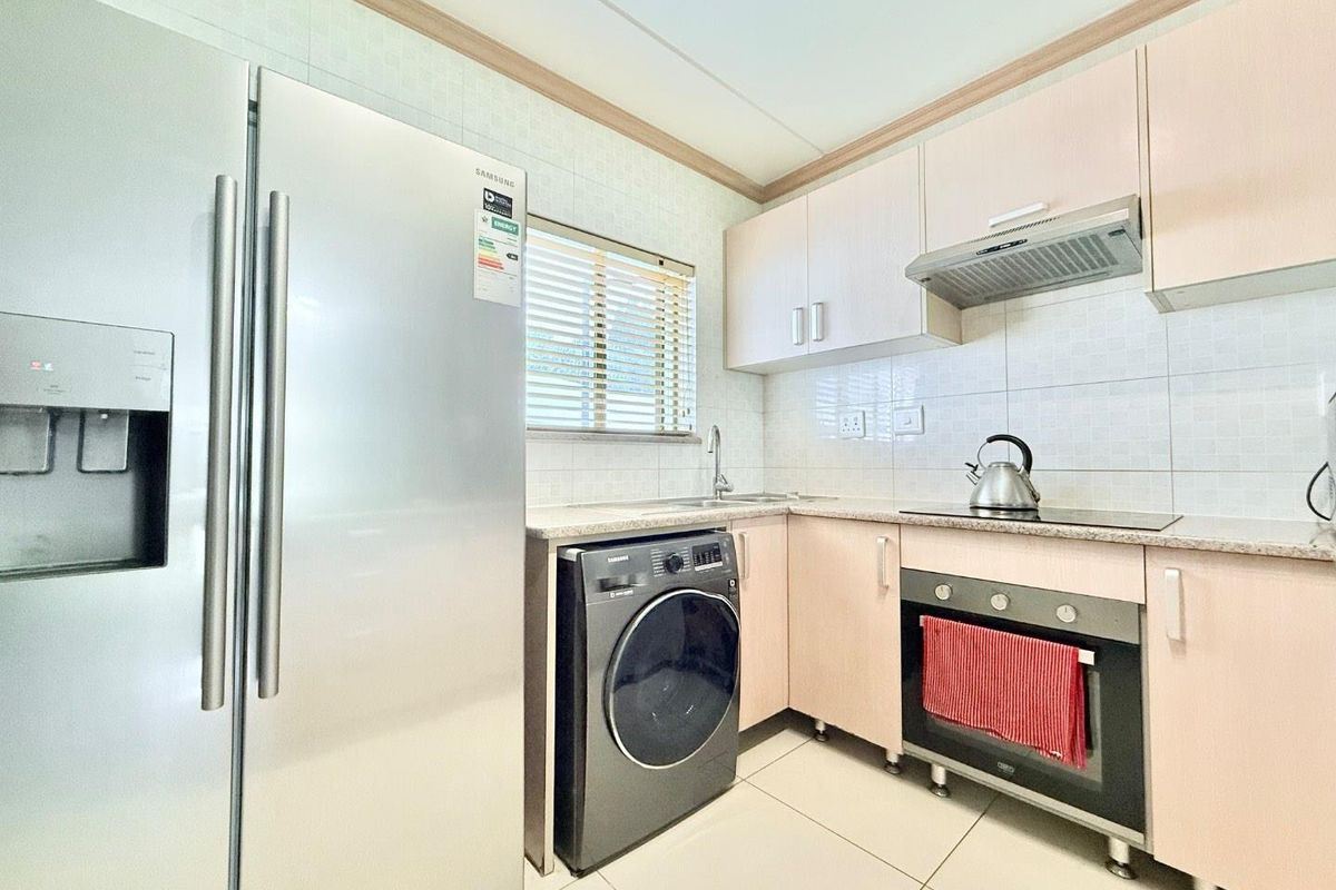 Charming Ground Floor Apartment in Secured Estate – Ideal for Young Professionals. - Photo 2