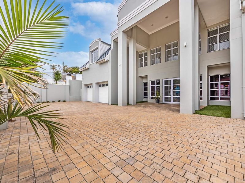 Exceptional Contemporary Luxury in Flamingo Vlei - Photo 3
