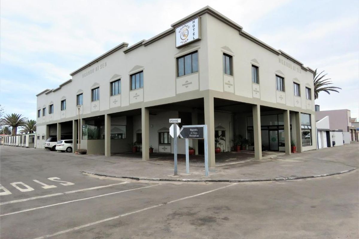 WALVIS BAY LUXURY GUESTHOUSE FOR SALE - Photo 2