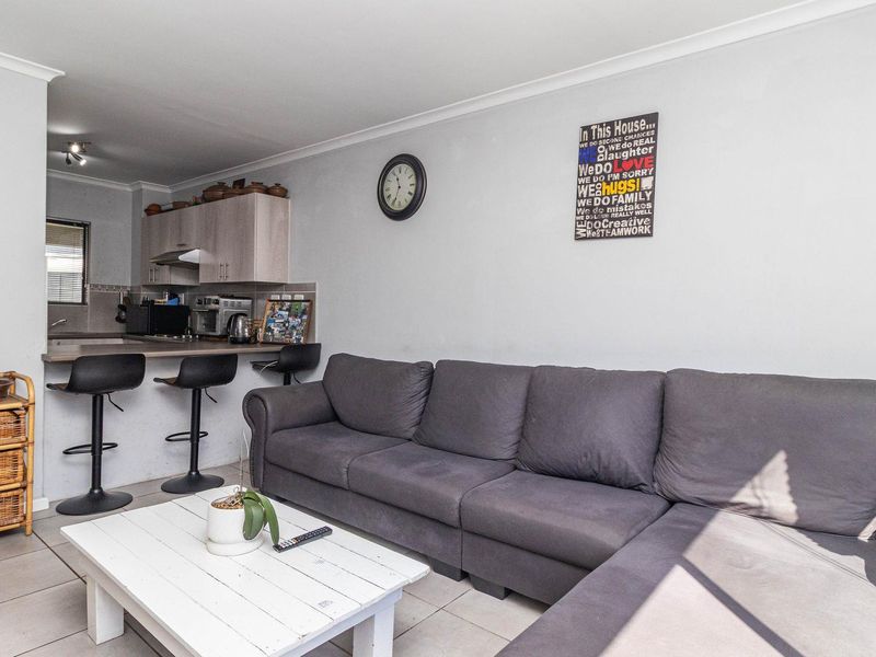 2-Bedroom Apartment for Sale in Kuilsriver - Photo 8