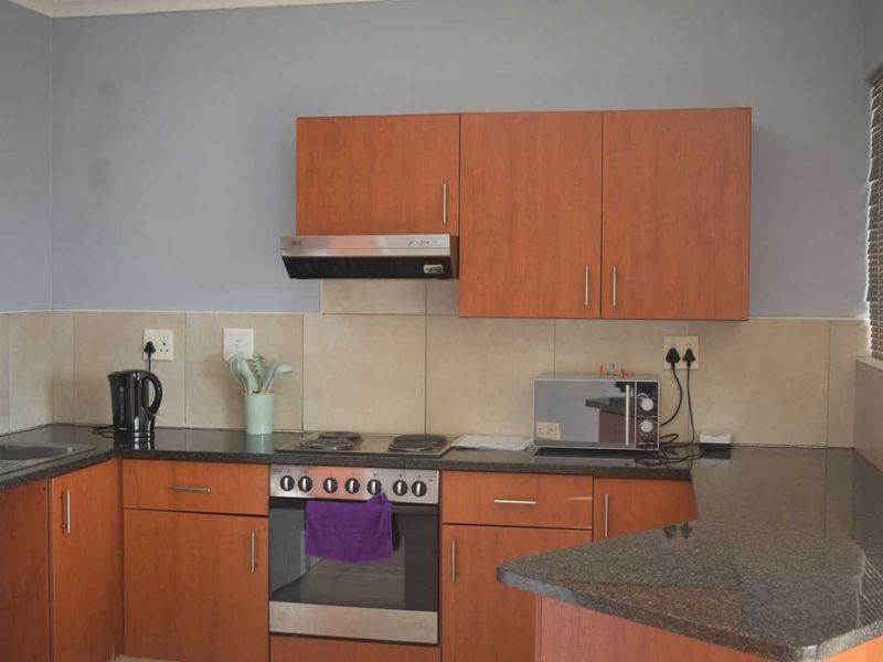 Secure lock up & go Apartment! - Photo 3