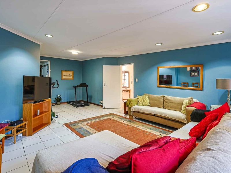 Menlo Park Beauty - Photo 9