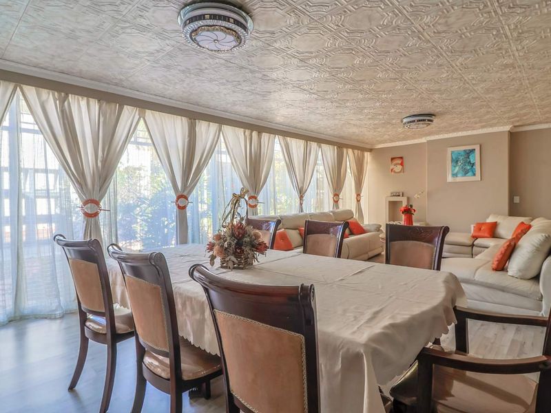 Spacious family home in the prestigious Alberante Estates - Photo 4